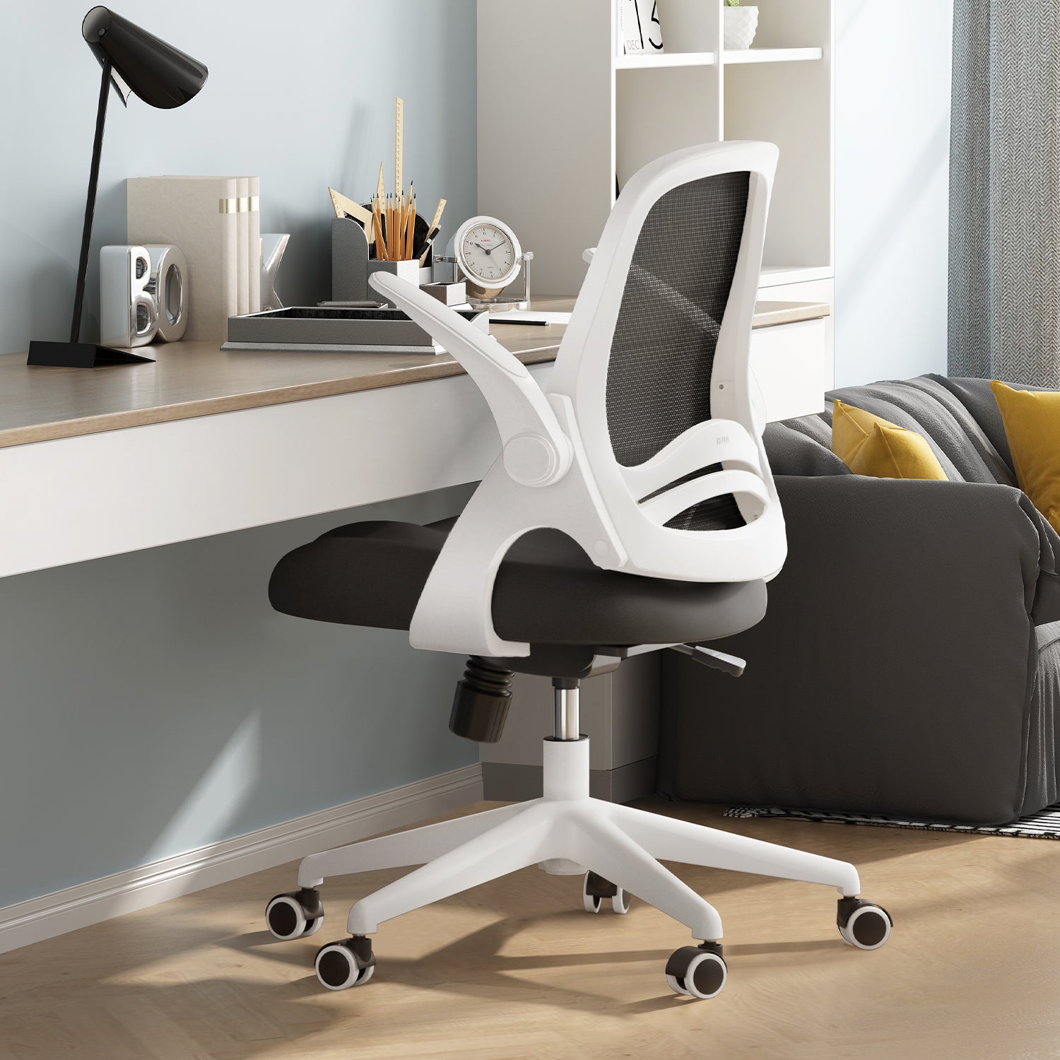 HBADA J1 Penguin-inspired office chair